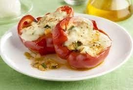 Pimiento relleno de verduras y mozzarella